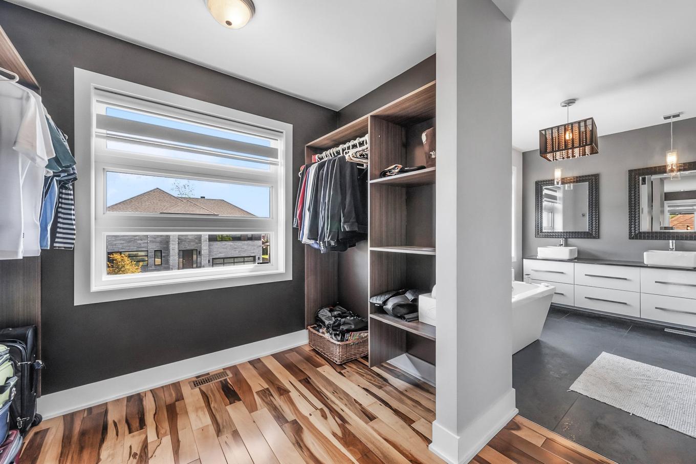 Walk-in closet - 3901 Rue Dugué, Longueuil (Saint-Hubert), QC - Indoor