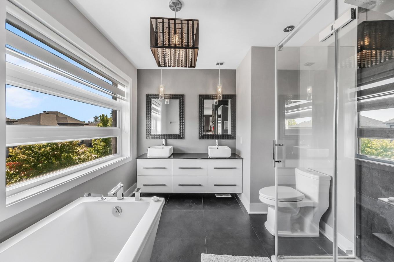 Bathroom - 3901 Rue Dugué, Longueuil (Saint-Hubert), QC - Indoor Photo Showing Bathroom