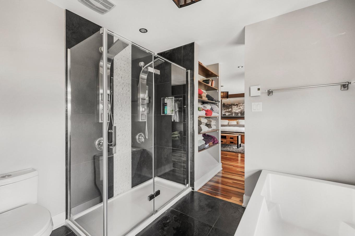 Bathroom - 3901 Rue Dugué, Longueuil (Saint-Hubert), QC - Indoor Photo Showing Bathroom