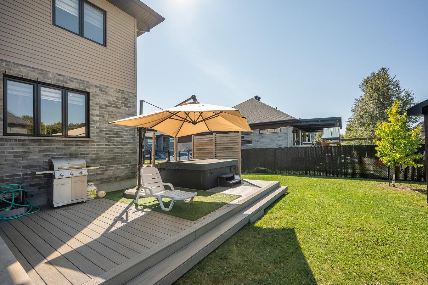 Patio - 3901 Rue Dugué, Longueuil (Saint-Hubert), QC - Outdoor With Deck Patio Veranda With Exterior