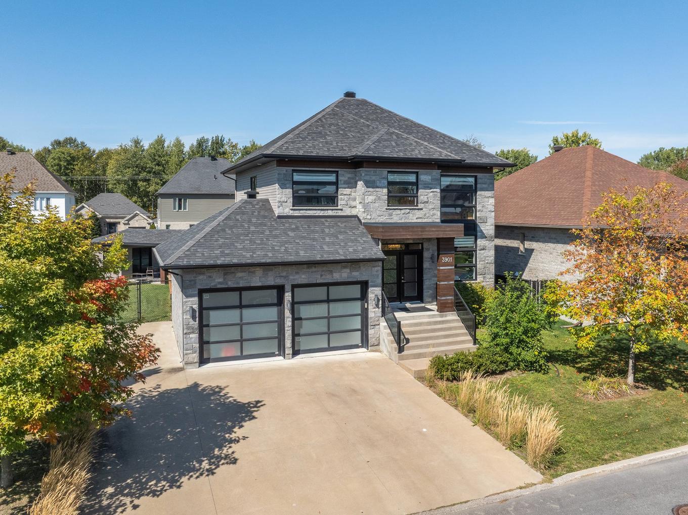 Frontage - 3901 Rue Dugué, Longueuil (Saint-Hubert), QC - Outdoor With Facade