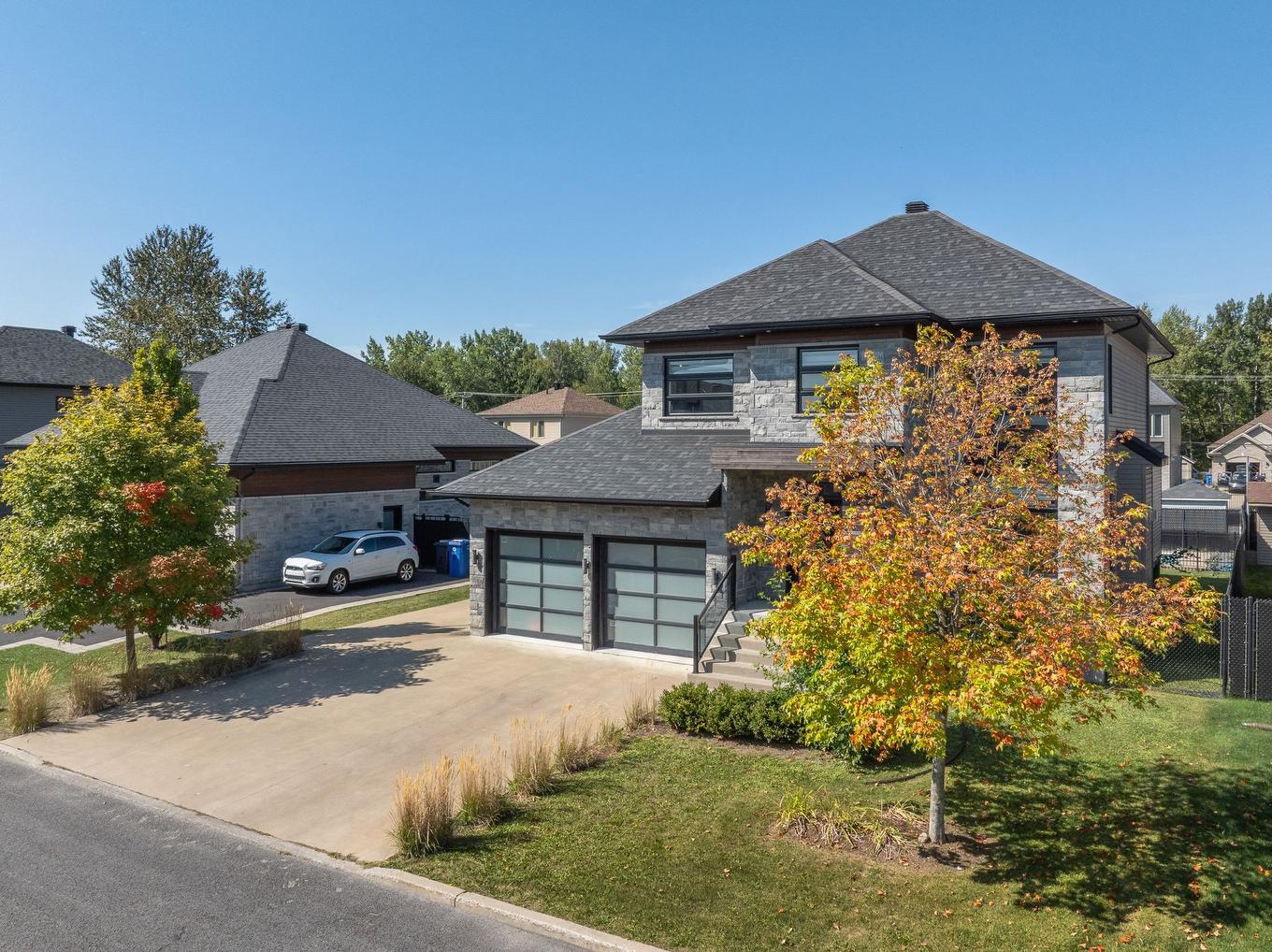 Overall view - 3901 Rue Dugué, Longueuil (Saint-Hubert), QC - Outdoor