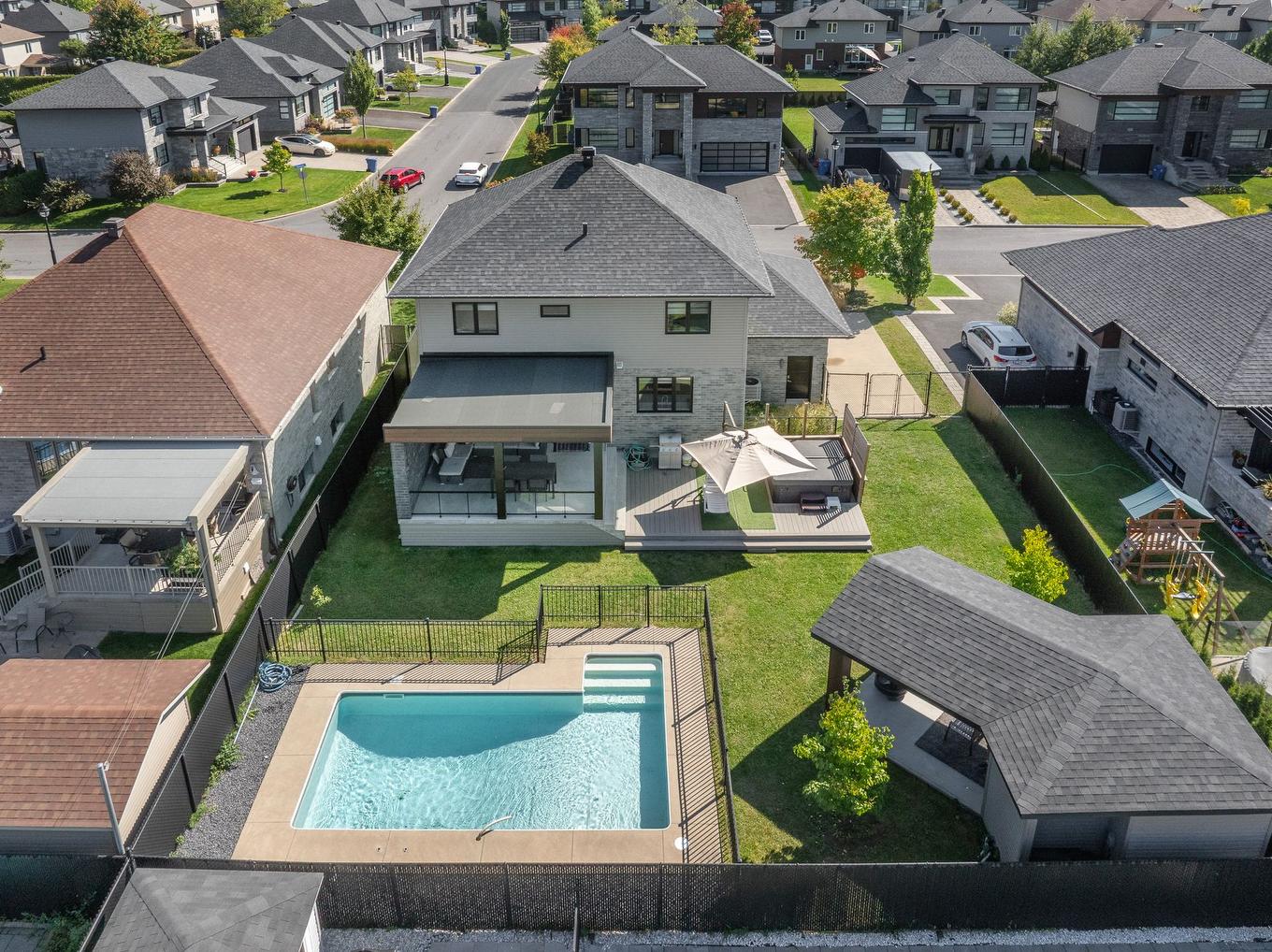 Overall view - 3901 Rue Dugué, Longueuil (Saint-Hubert), QC - Outdoor