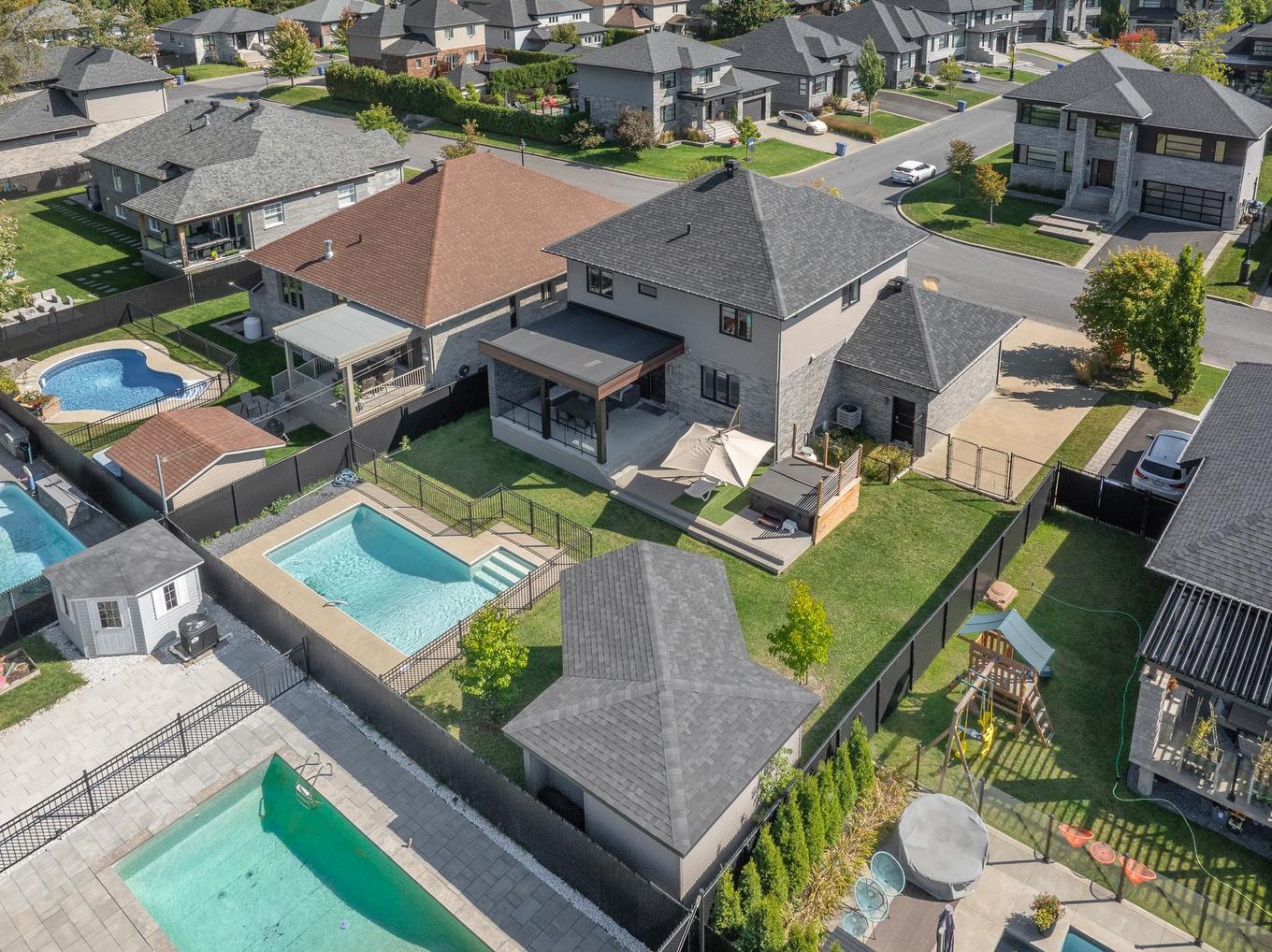 Overall view - 3901 Rue Dugué, Longueuil (Saint-Hubert), QC - Outdoor With In Ground Pool With View