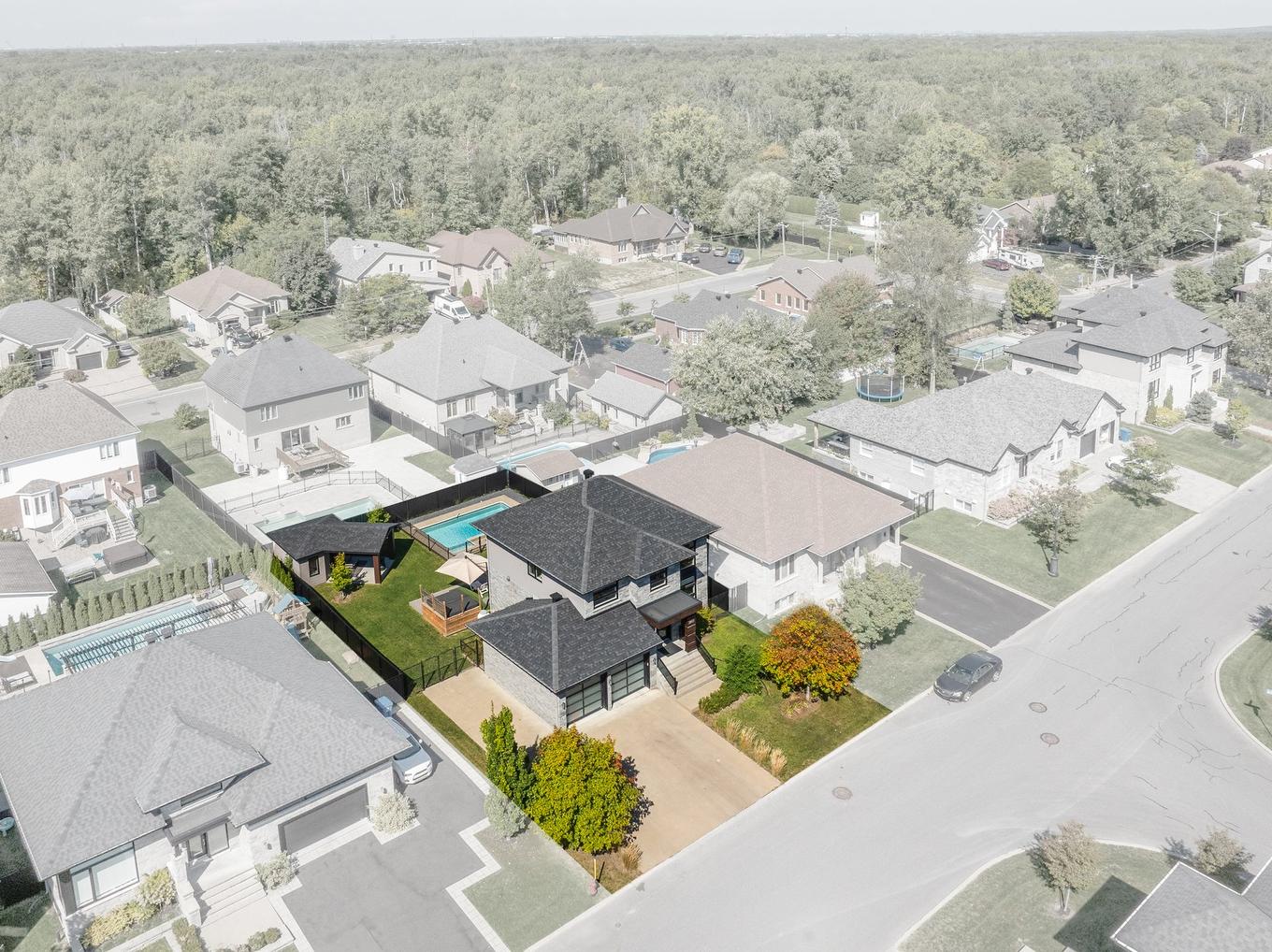 Overall view - 3901 Rue Dugué, Longueuil (Saint-Hubert), QC - With View