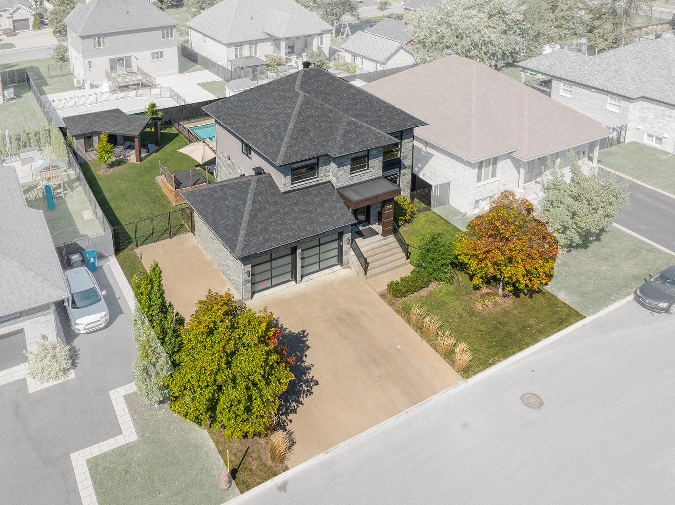 Overall view - 3901 Rue Dugué, Longueuil (Saint-Hubert), QC - Outdoor