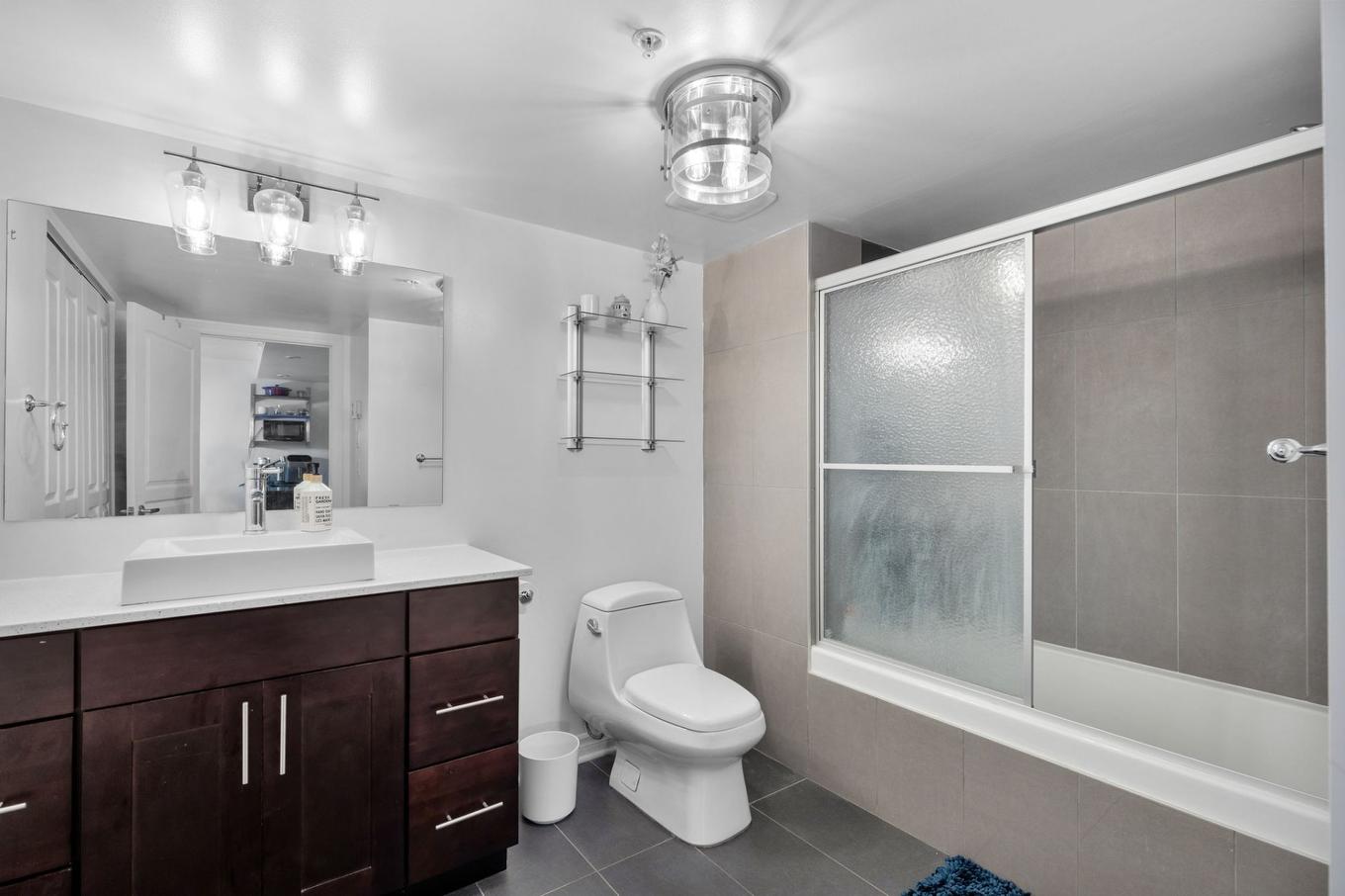 Bathroom - 403-450 Rue St-Antoine E., Montréal (Ville-Marie), QC - Indoor Photo Showing Bathroom