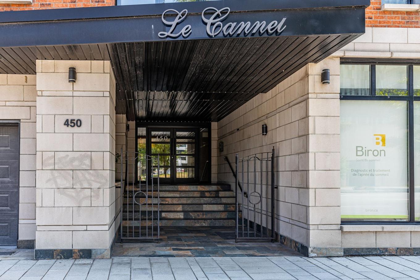 Exterior entrance - 403-450 Rue St-Antoine E., Montréal (Ville-Marie), QC - Outdoor With Exterior