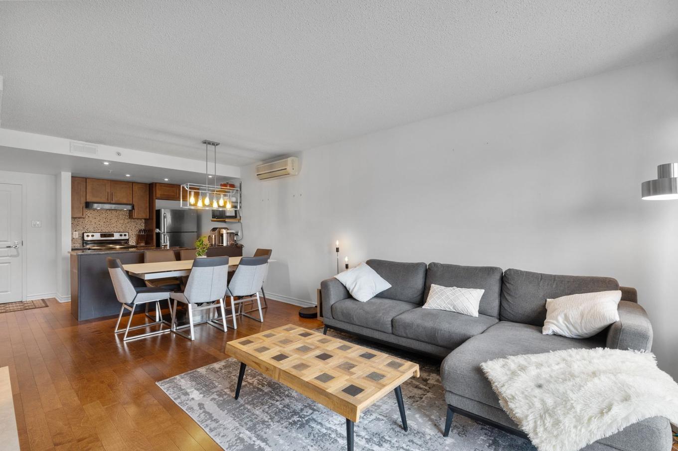 Living room - 403-450 Rue St-Antoine E., Montréal (Ville-Marie), QC - Indoor Photo Showing Living Room