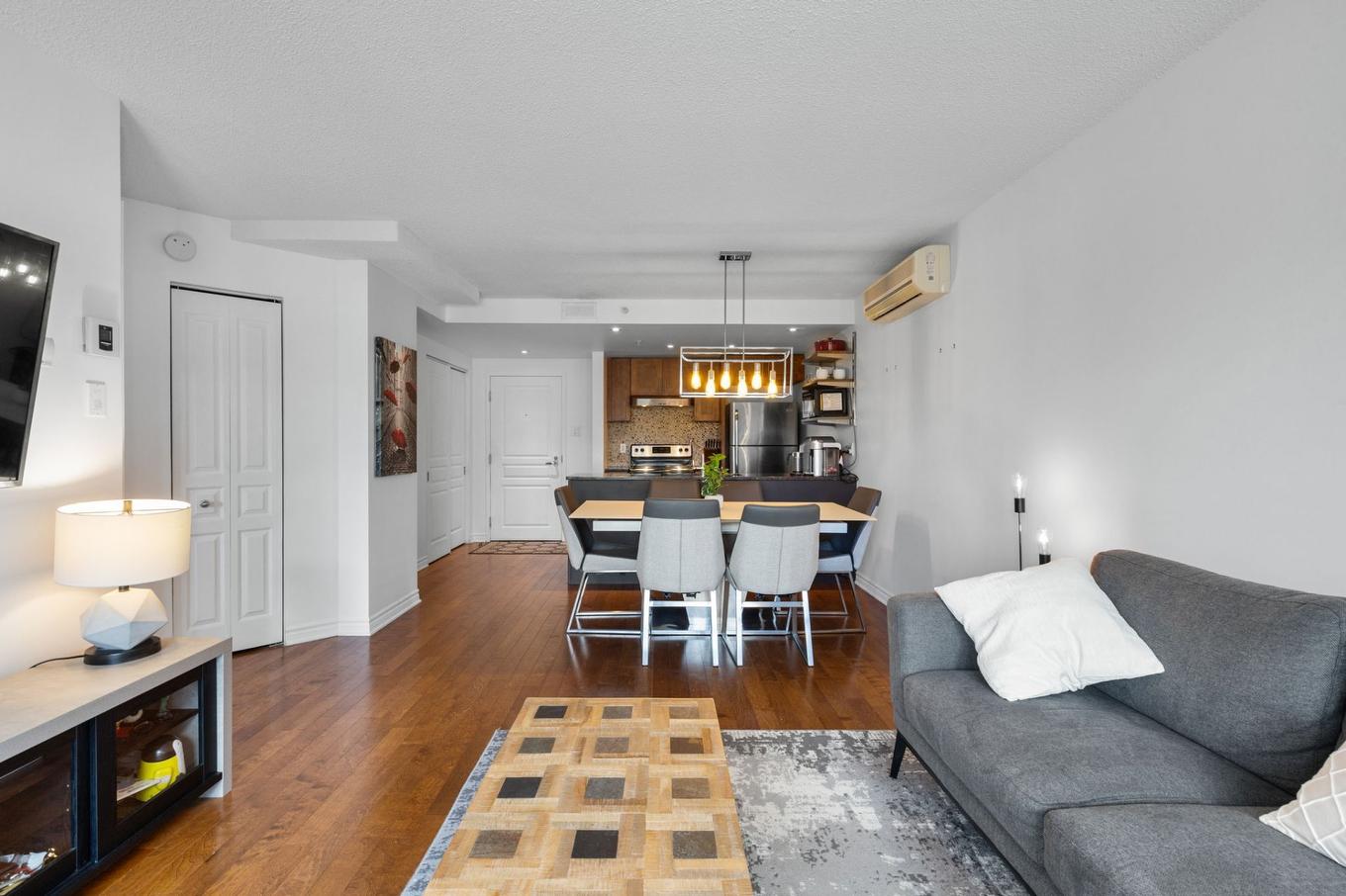 Living room - 403-450 Rue St-Antoine E., Montréal (Ville-Marie), QC - Indoor Photo Showing Living Room