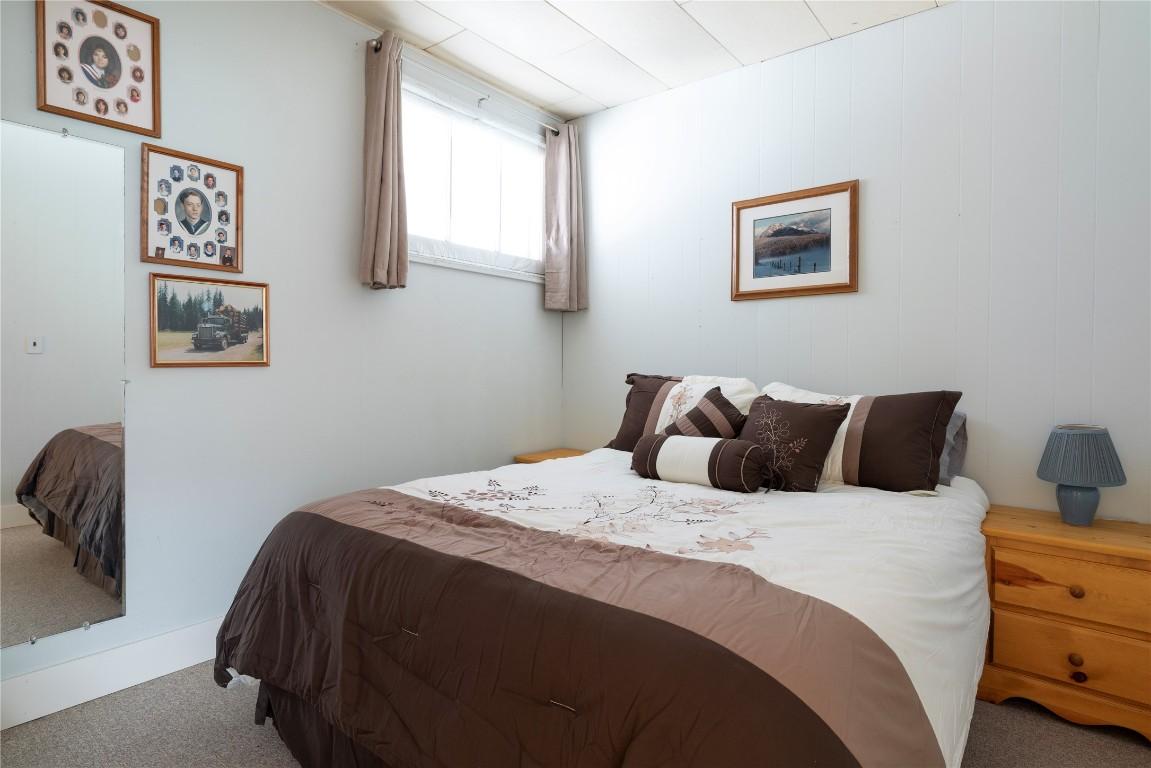 1440 Trinity Valley Road, Lumby, BC - Indoor Photo Showing Bedroom