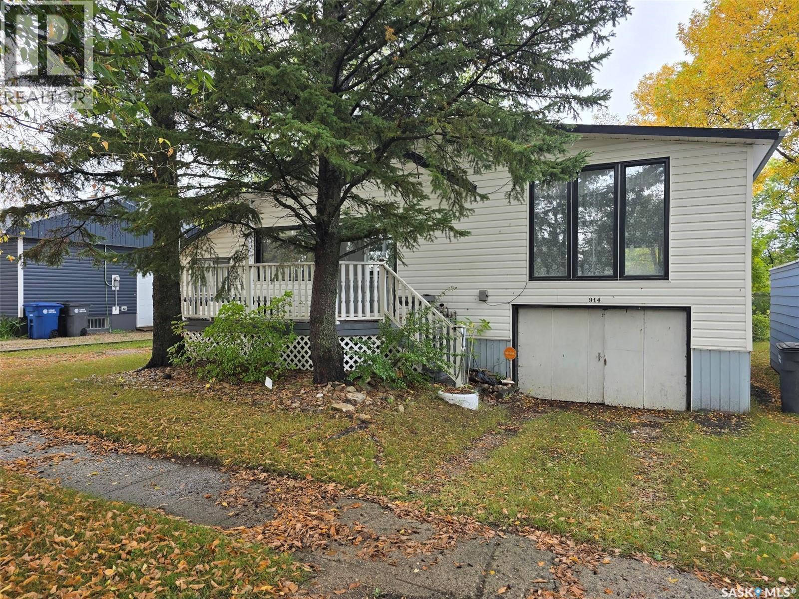 914 Pacific Street, Grenfell, SK - Outdoor