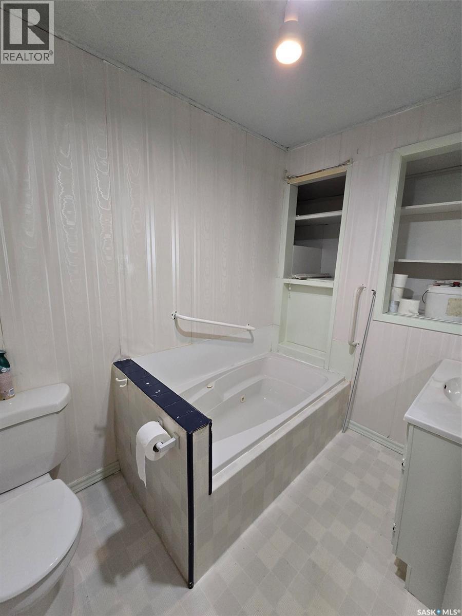 914 Pacific Street, Grenfell, SK - Indoor