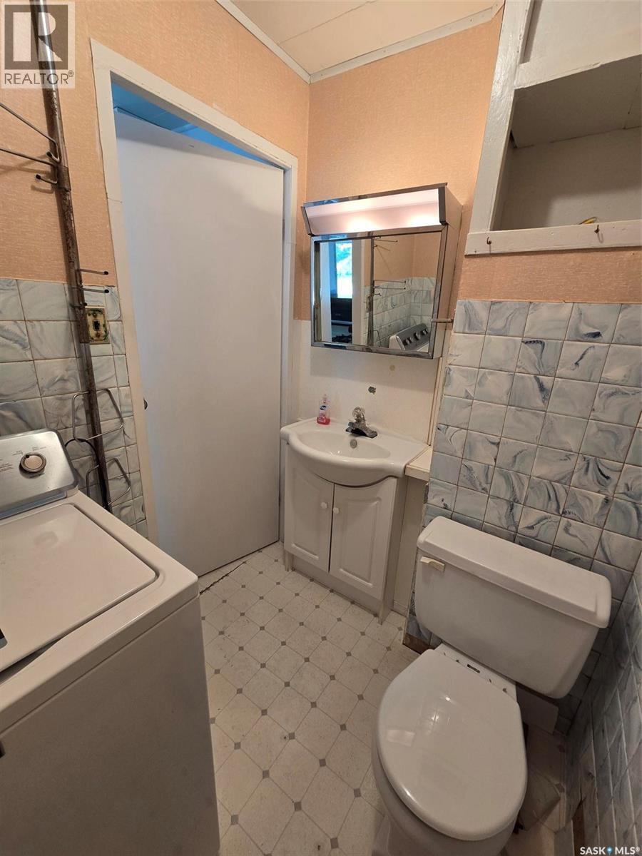 914 Pacific Street, Grenfell, SK - Indoor Photo Showing Bathroom