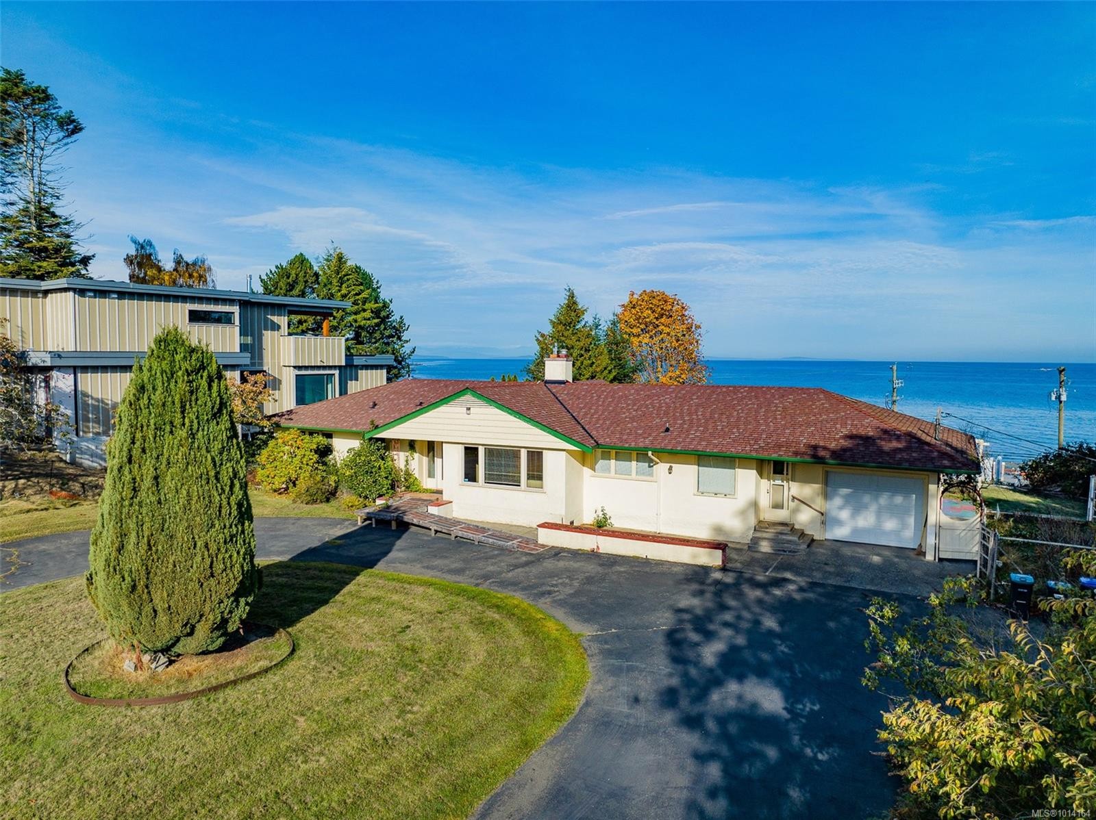 441 Memorial Ave, Qualicum Beach, BC