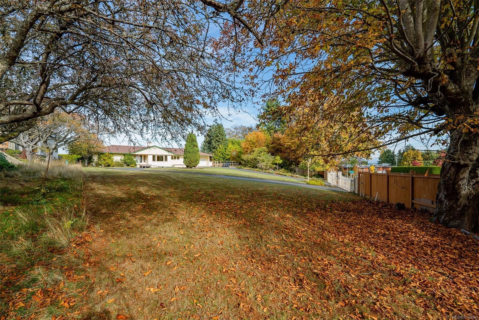 441 Memorial Ave, Qualicum Beach, BC