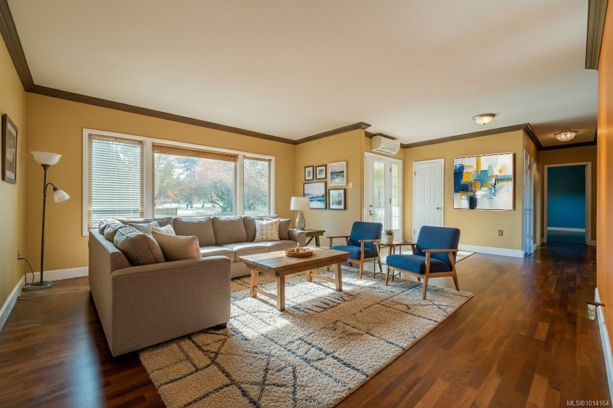 441 Memorial Ave, Qualicum Beach, BC