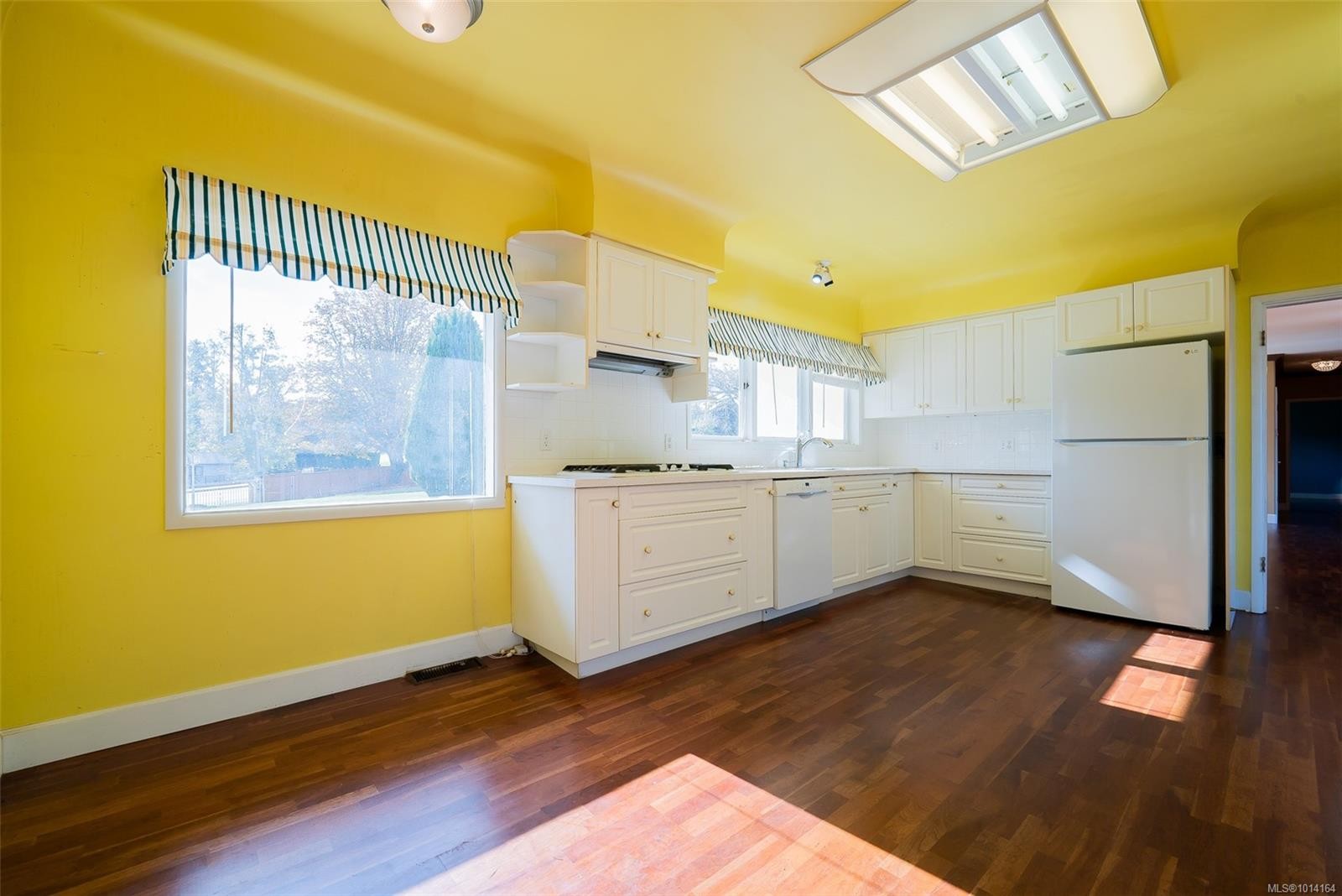 441 Memorial Ave, Qualicum Beach, BC