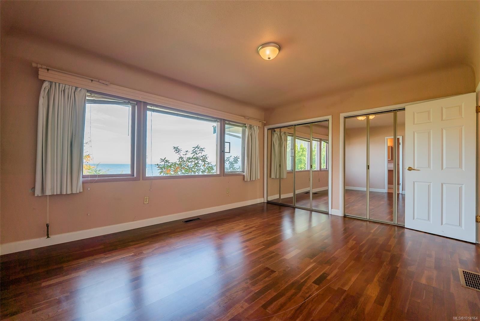 441 Memorial Ave, Qualicum Beach, BC