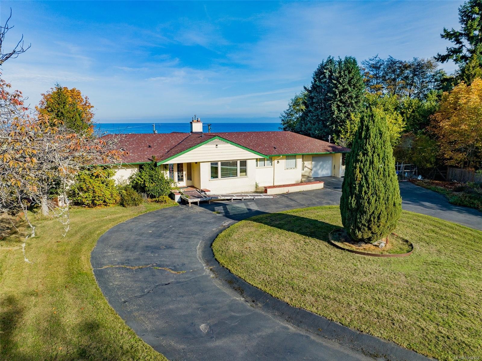 441 Memorial Ave, Qualicum Beach, BC