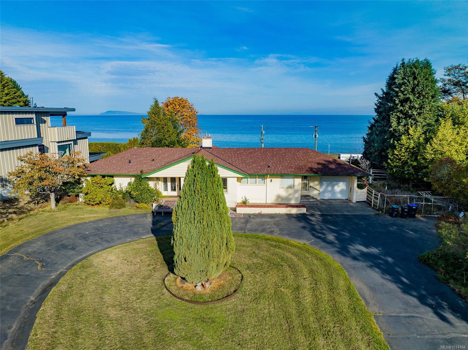 441 Memorial Ave, Qualicum Beach, BC