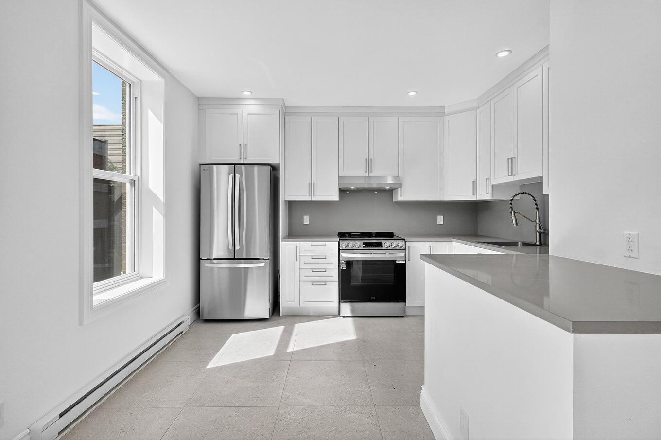 Kitchen - 1145 Rue Jardin, Montréal (Le Sud-Ouest), QC - Indoor Photo Showing Kitchen With Stainless Steel Kitchen