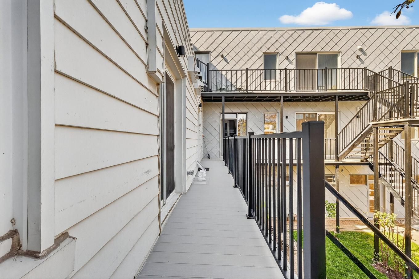 Balcony - 1145 Rue Jardin, Montréal (Le Sud-Ouest), QC - Outdoor With Exterior