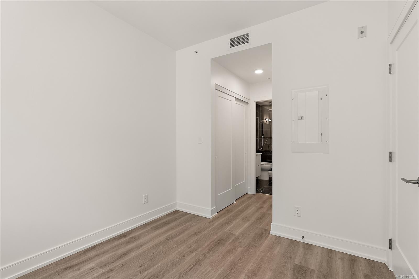 716-1628 Store St, Victoria, BC - Indoor Photo Showing Other Room