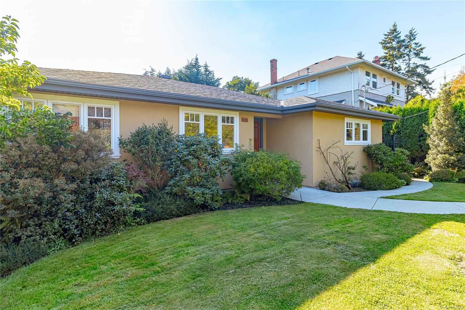 1082 Newport Ave, Oak Bay, BC