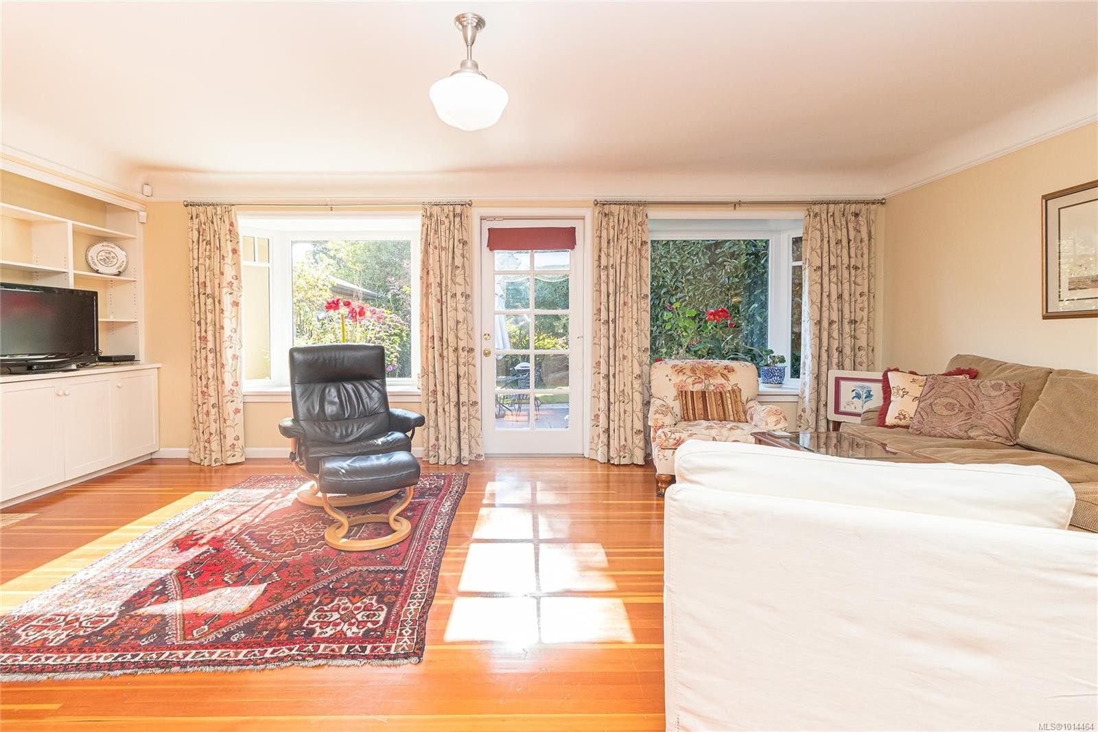 1082 Newport Ave, Oak Bay, BC