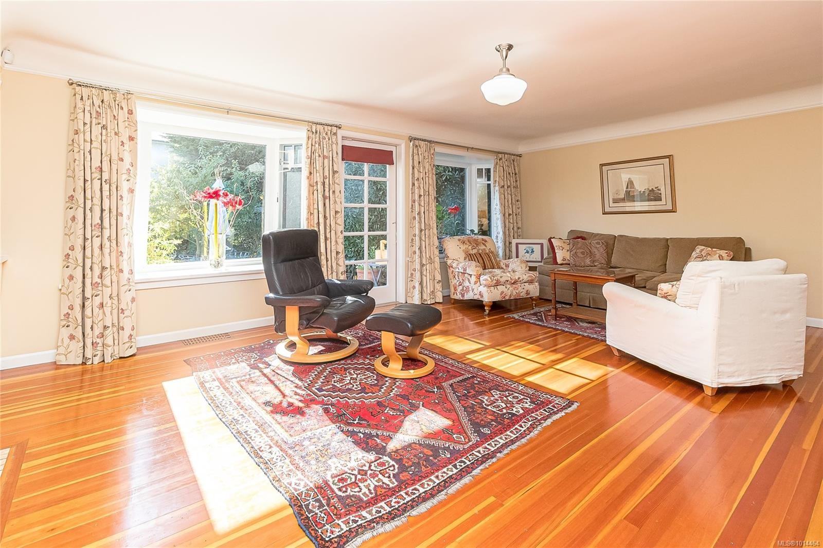 1082 Newport Ave, Oak Bay, BC