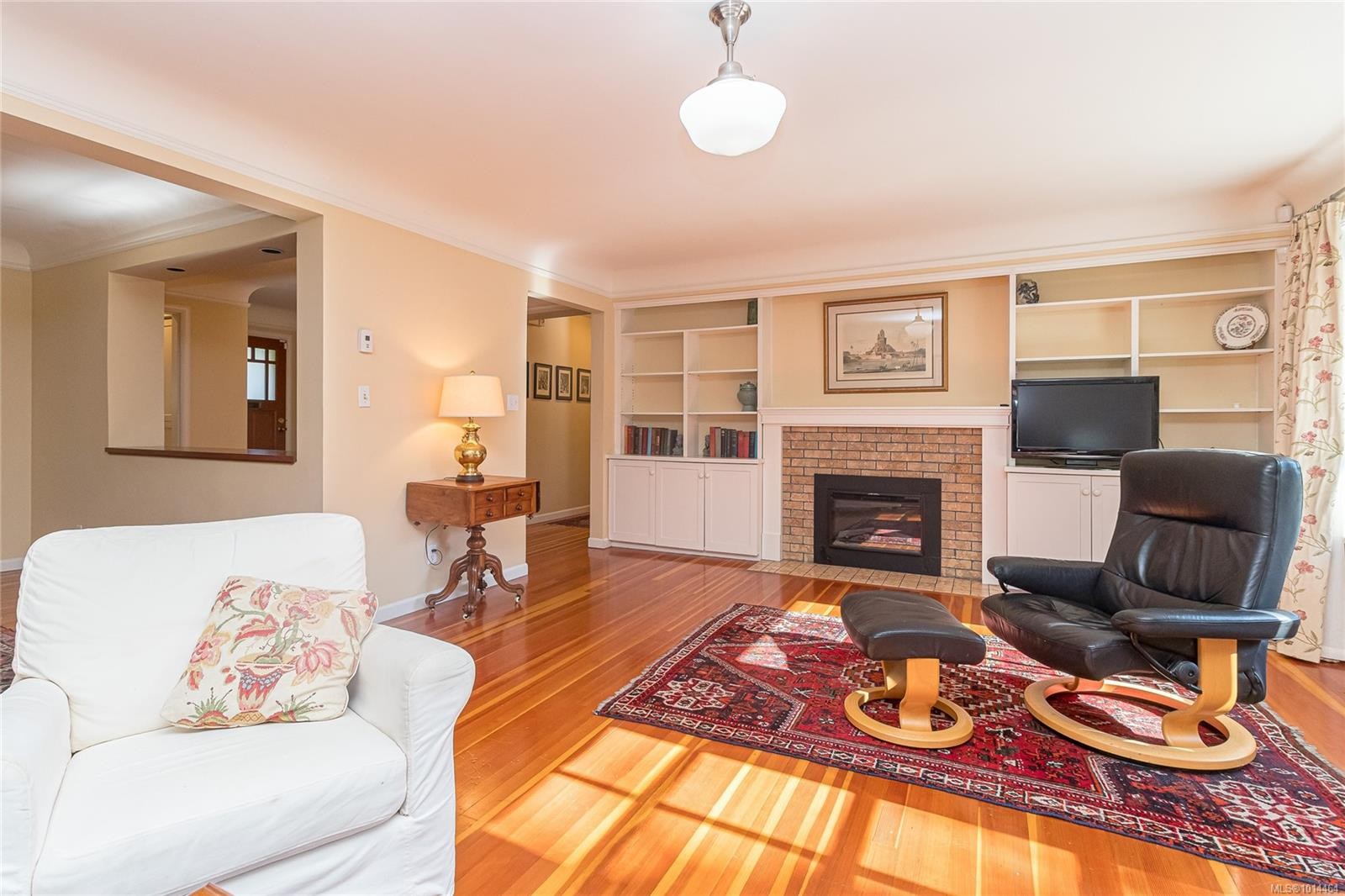 1082 Newport Ave, Oak Bay, BC