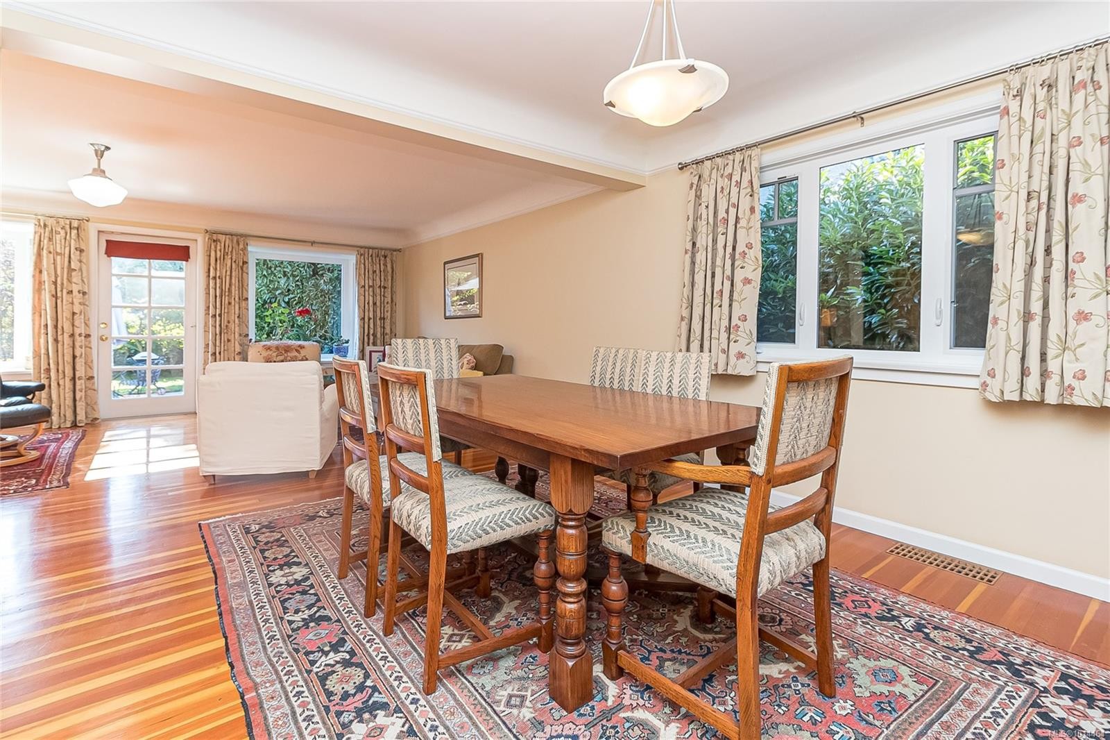 1082 Newport Ave, Oak Bay, BC