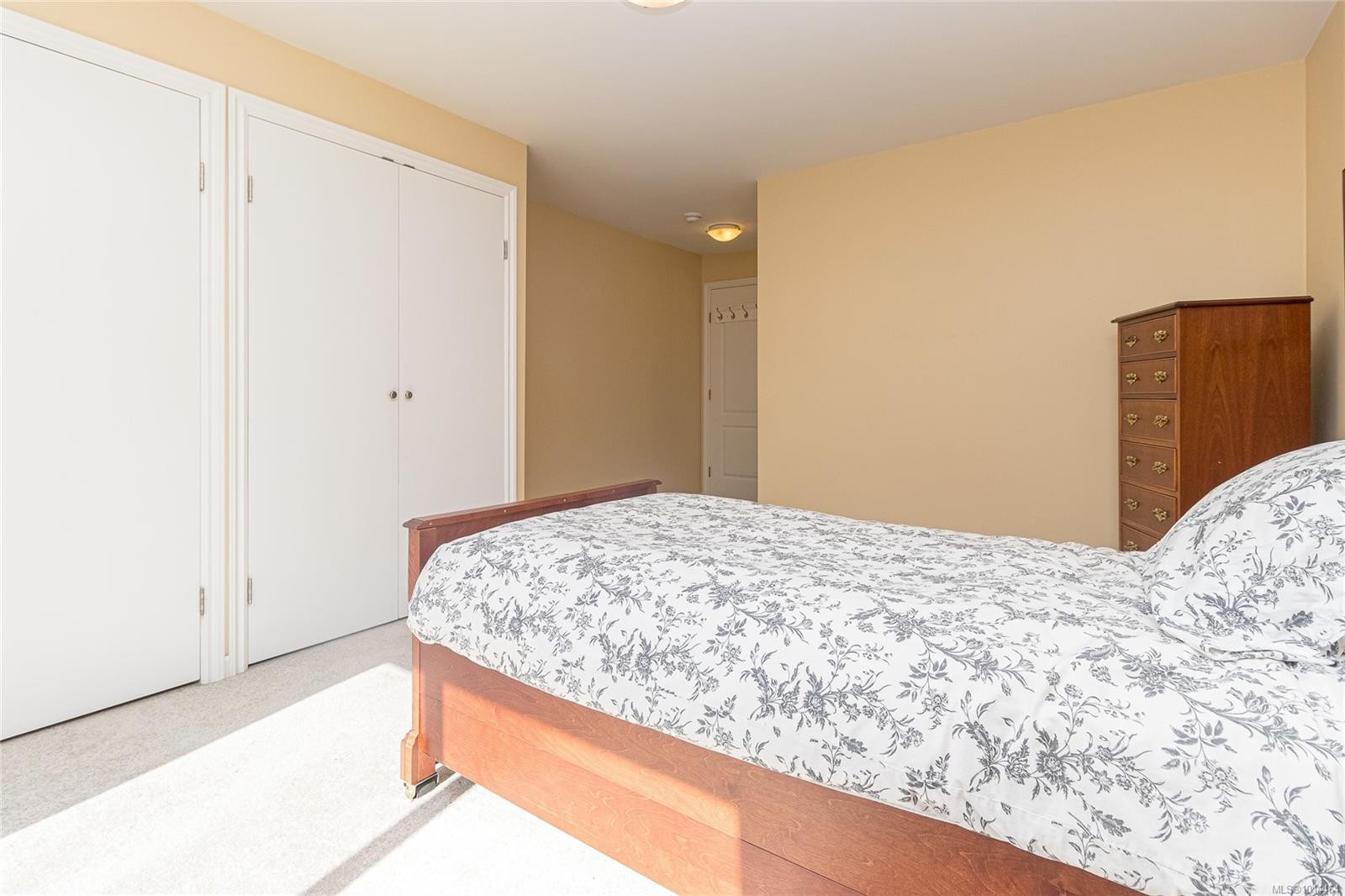 1082 Newport Ave, Oak Bay, BC