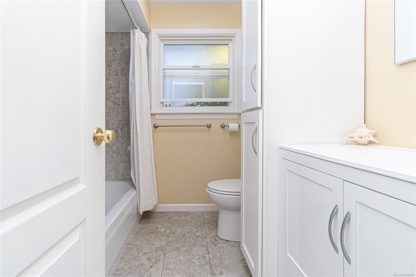 1082 Newport Ave, Oak Bay, BC