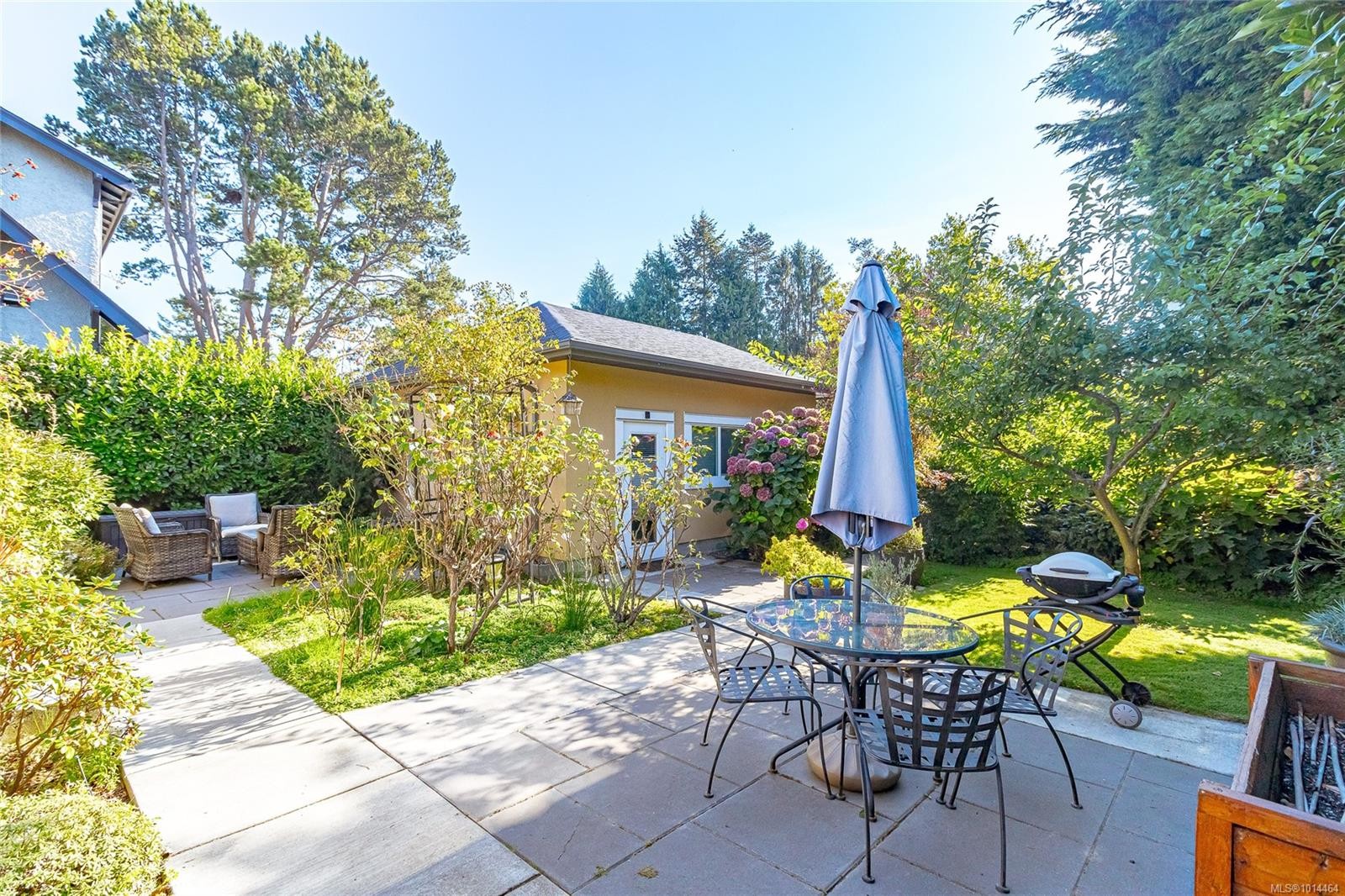 1082 Newport Ave, Oak Bay, BC