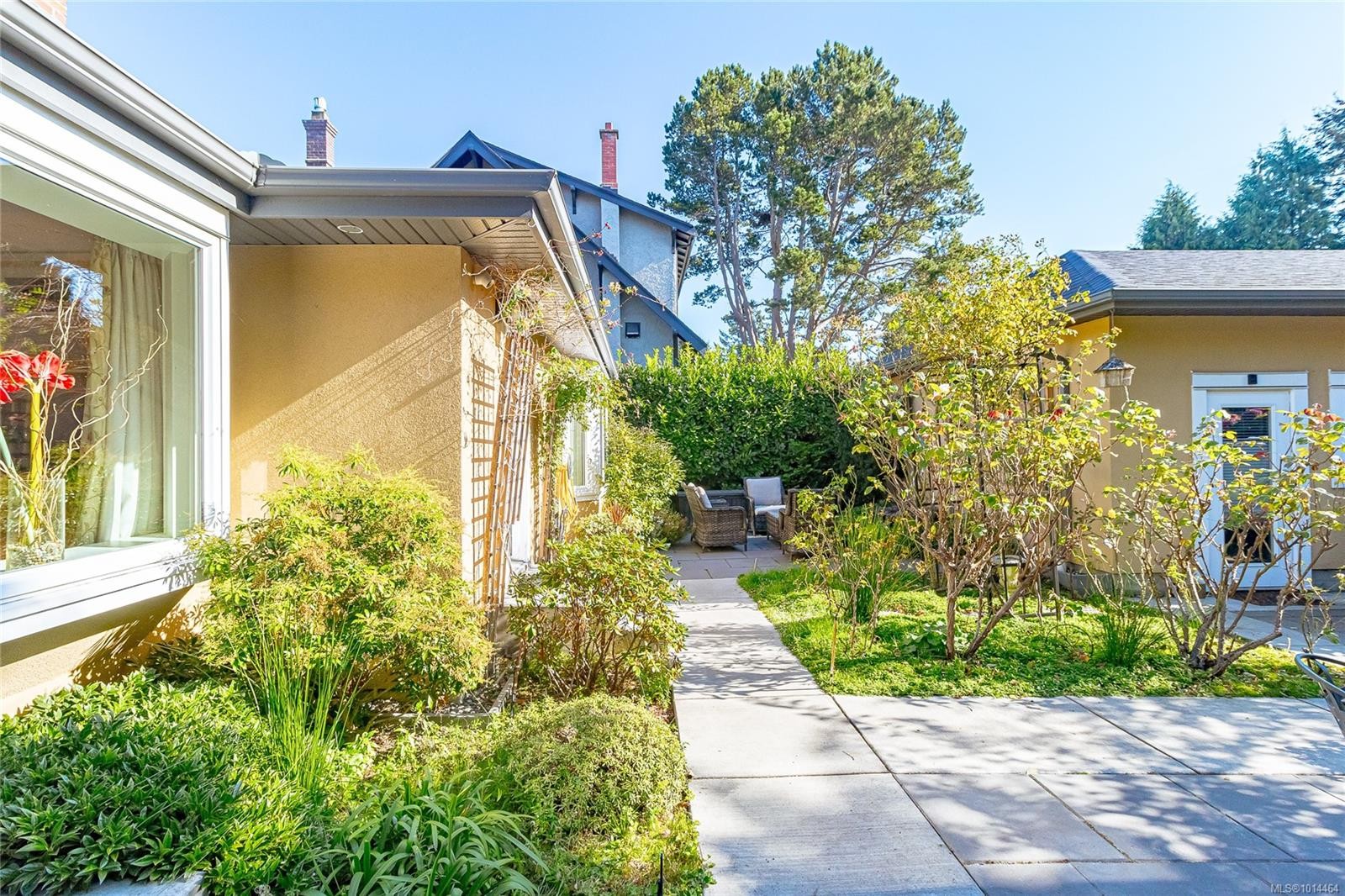 1082 Newport Ave, Oak Bay, BC