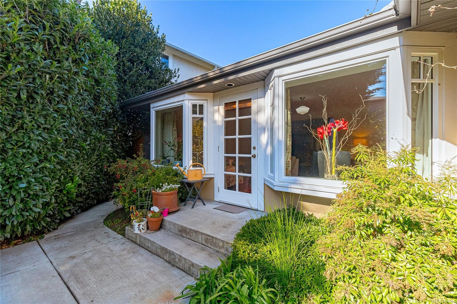 1082 Newport Ave, Oak Bay, BC