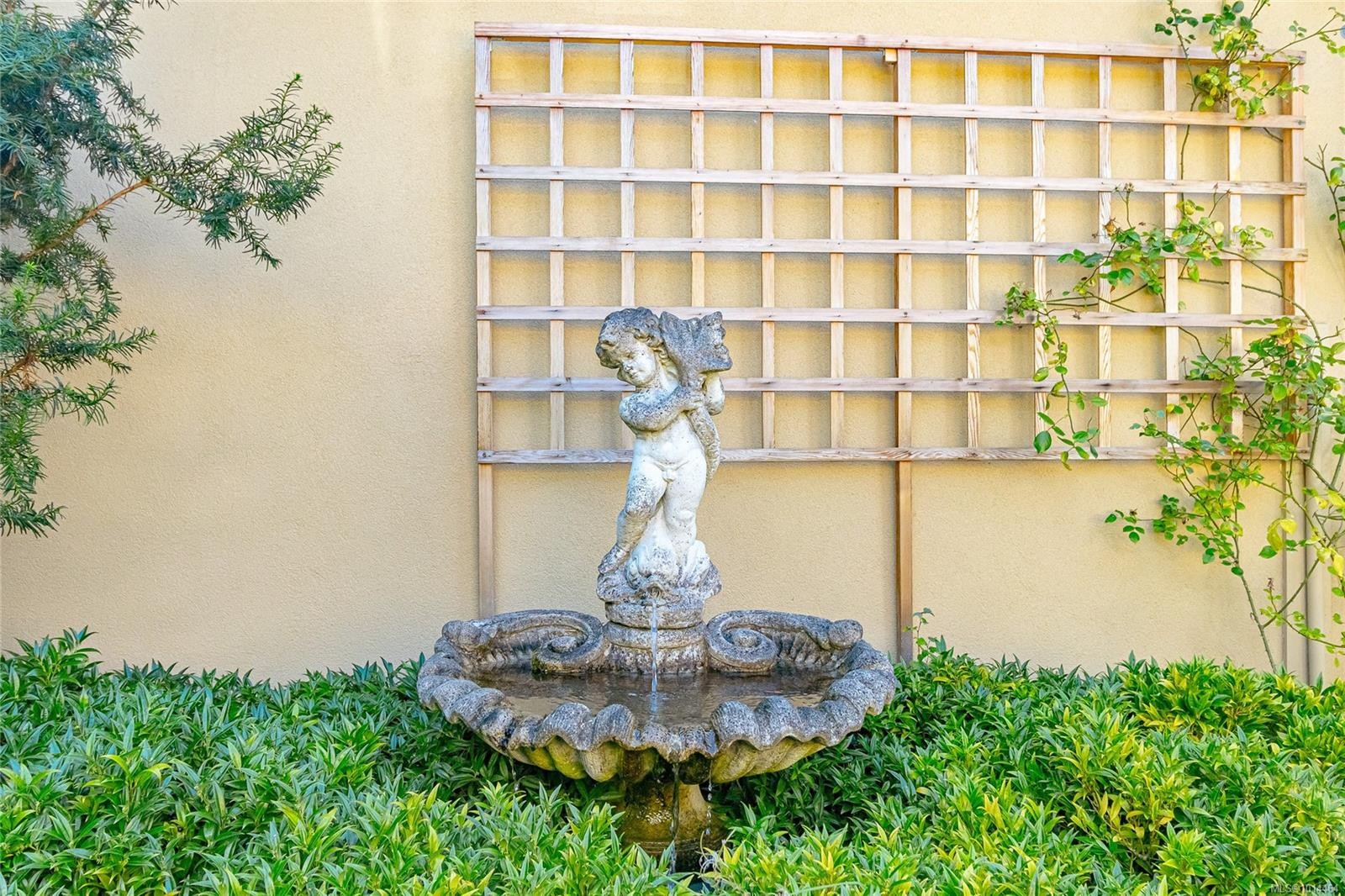 1082 Newport Ave, Oak Bay, BC