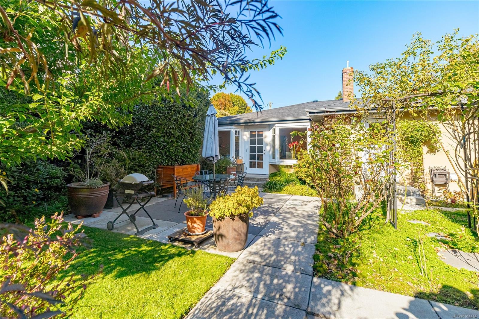 1082 Newport Ave, Oak Bay, BC