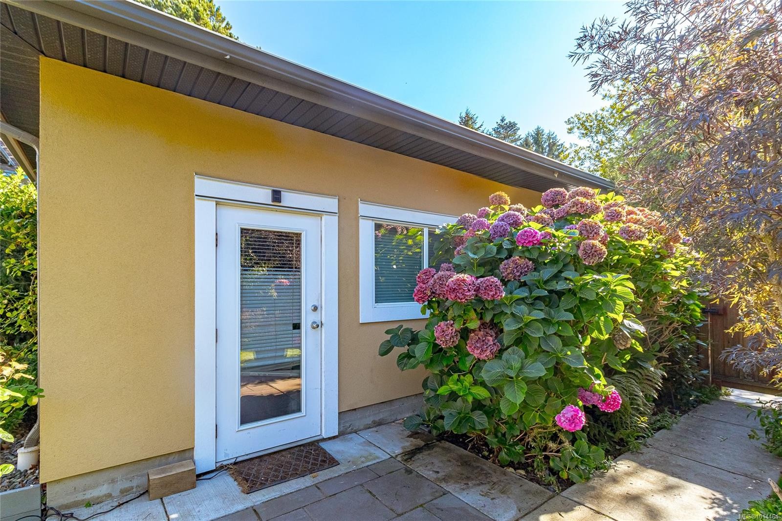 1082 Newport Ave, Oak Bay, BC