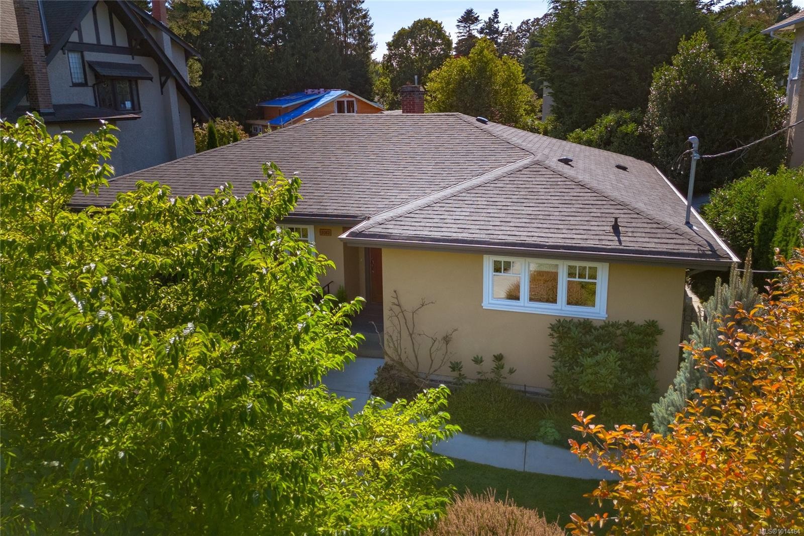 1082 Newport Ave, Oak Bay, BC