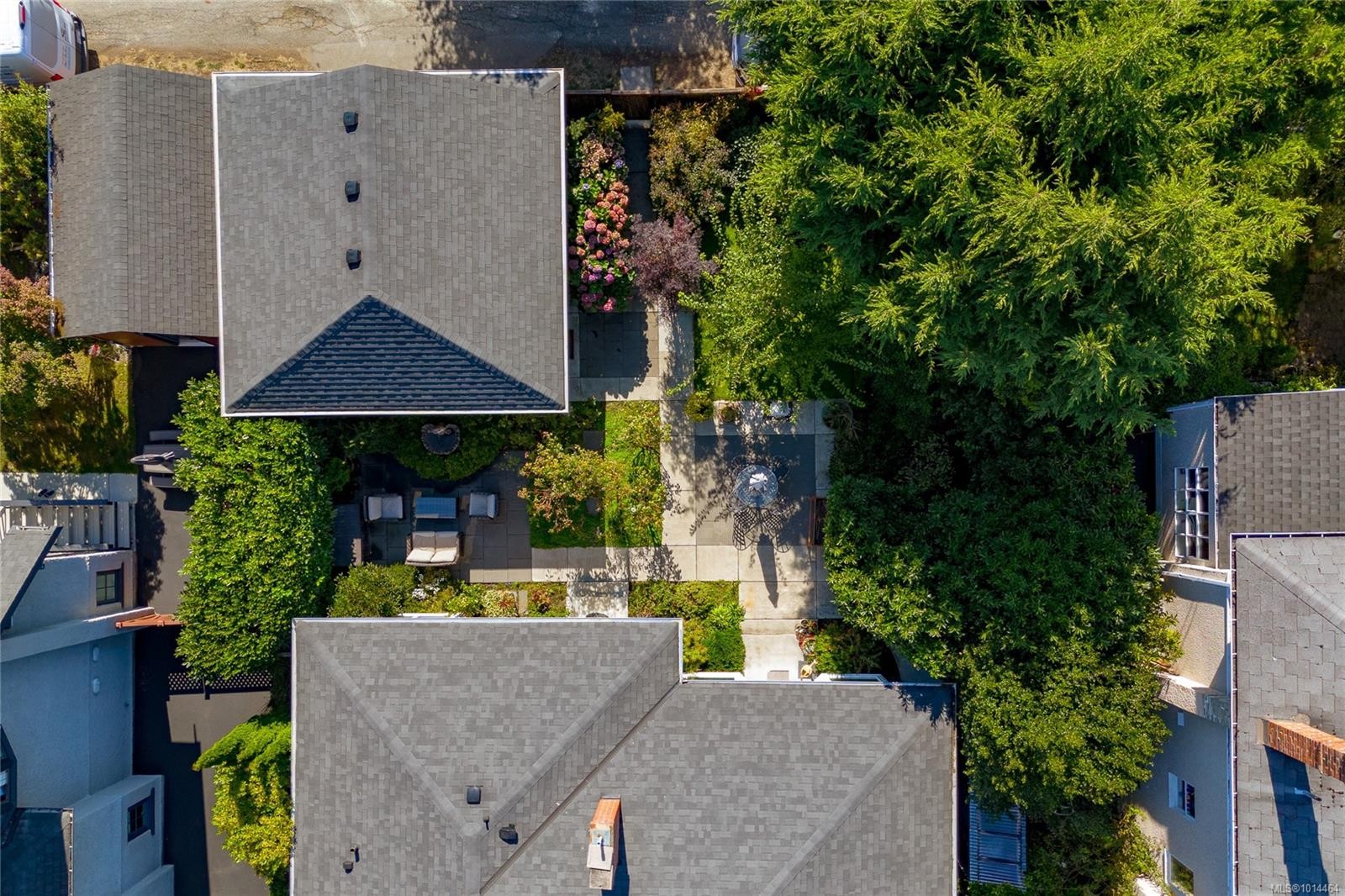 1082 Newport Ave, Oak Bay, BC