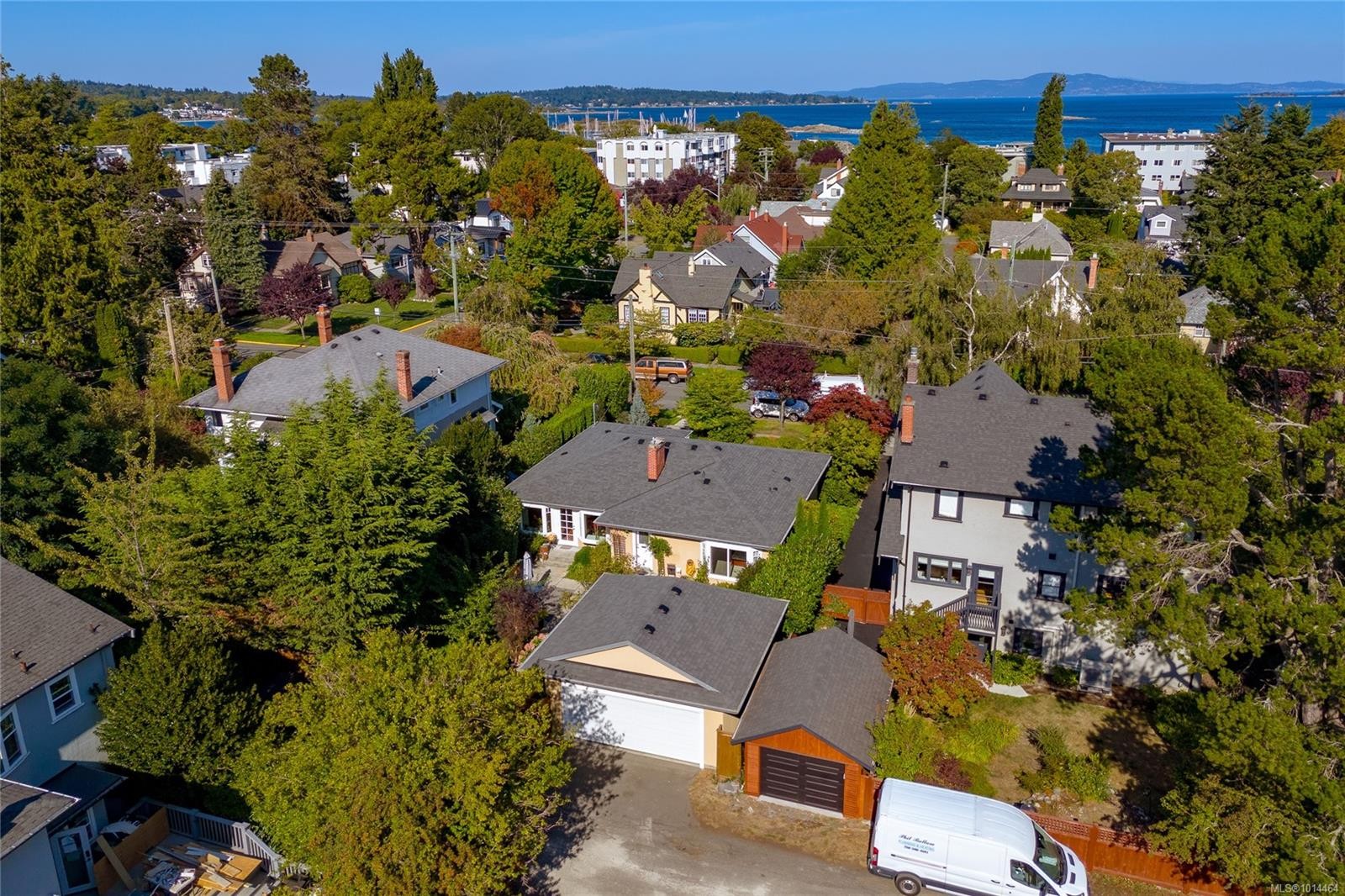 1082 Newport Ave, Oak Bay, BC