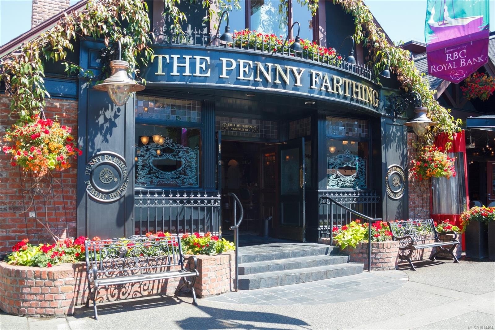 1082 Newport Ave, Oak Bay, BC