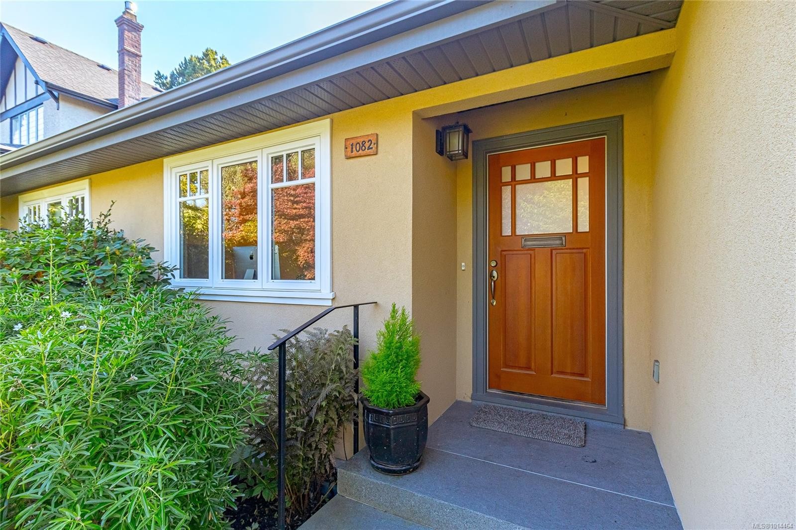 1082 Newport Ave, Oak Bay, BC