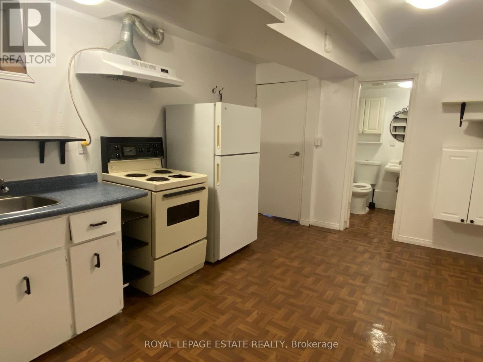 Bsmt - 114 Baldwin Street, Toronto, ON - Indoor Photo Showing Kitchen