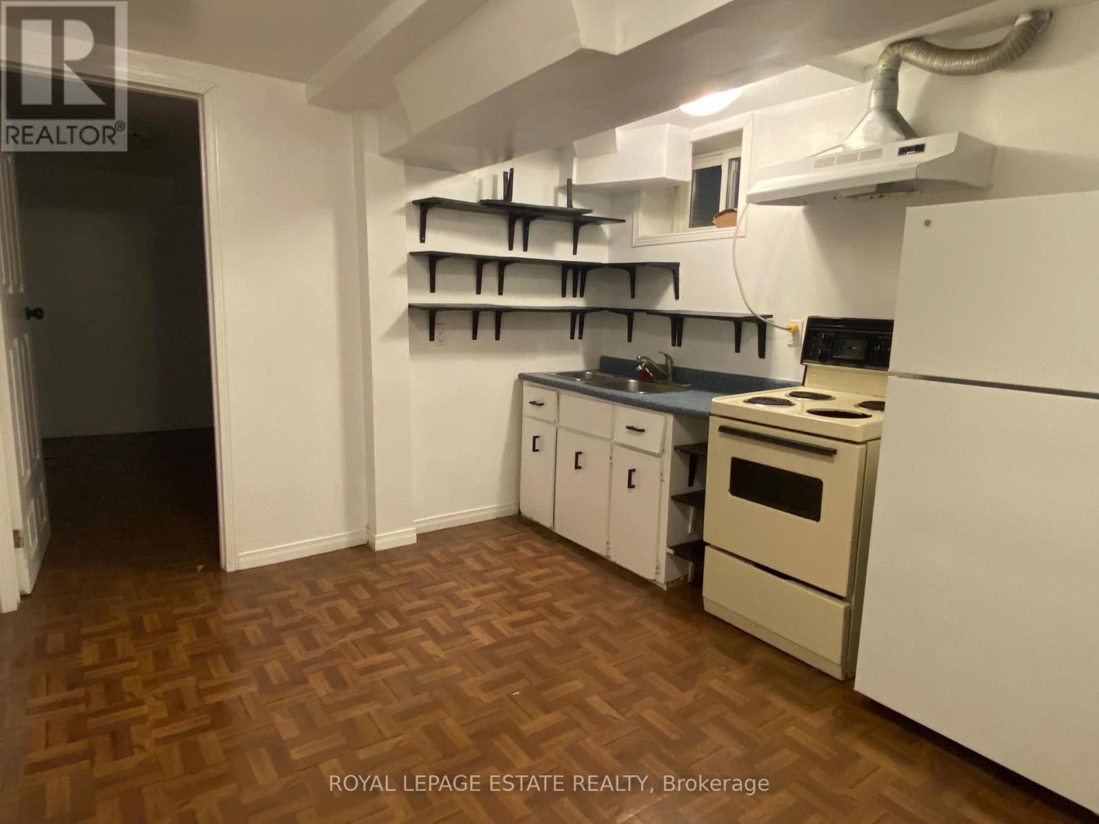 Bsmt - 114 Baldwin Street, Toronto, ON - Indoor Photo Showing Kitchen