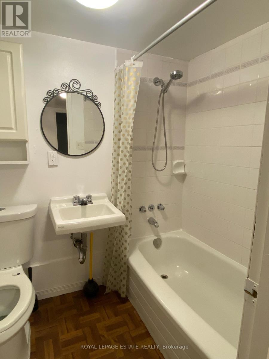 Bsmt - 114 Baldwin Street, Toronto, ON - Indoor Photo Showing Bathroom