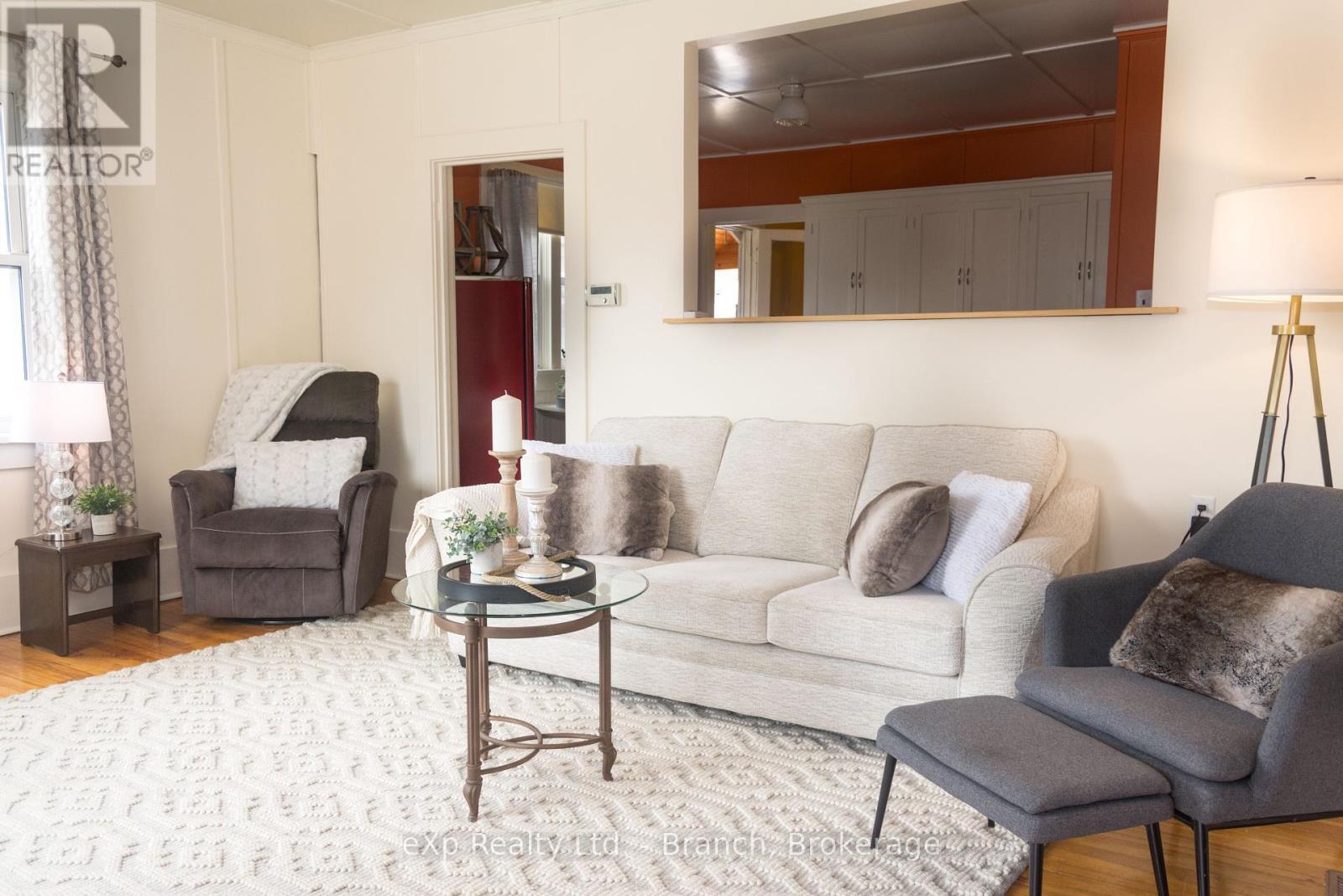 54 Sixth Street, Smooth Rock Falls (Srf), ON - Indoor Photo Showing Living Room